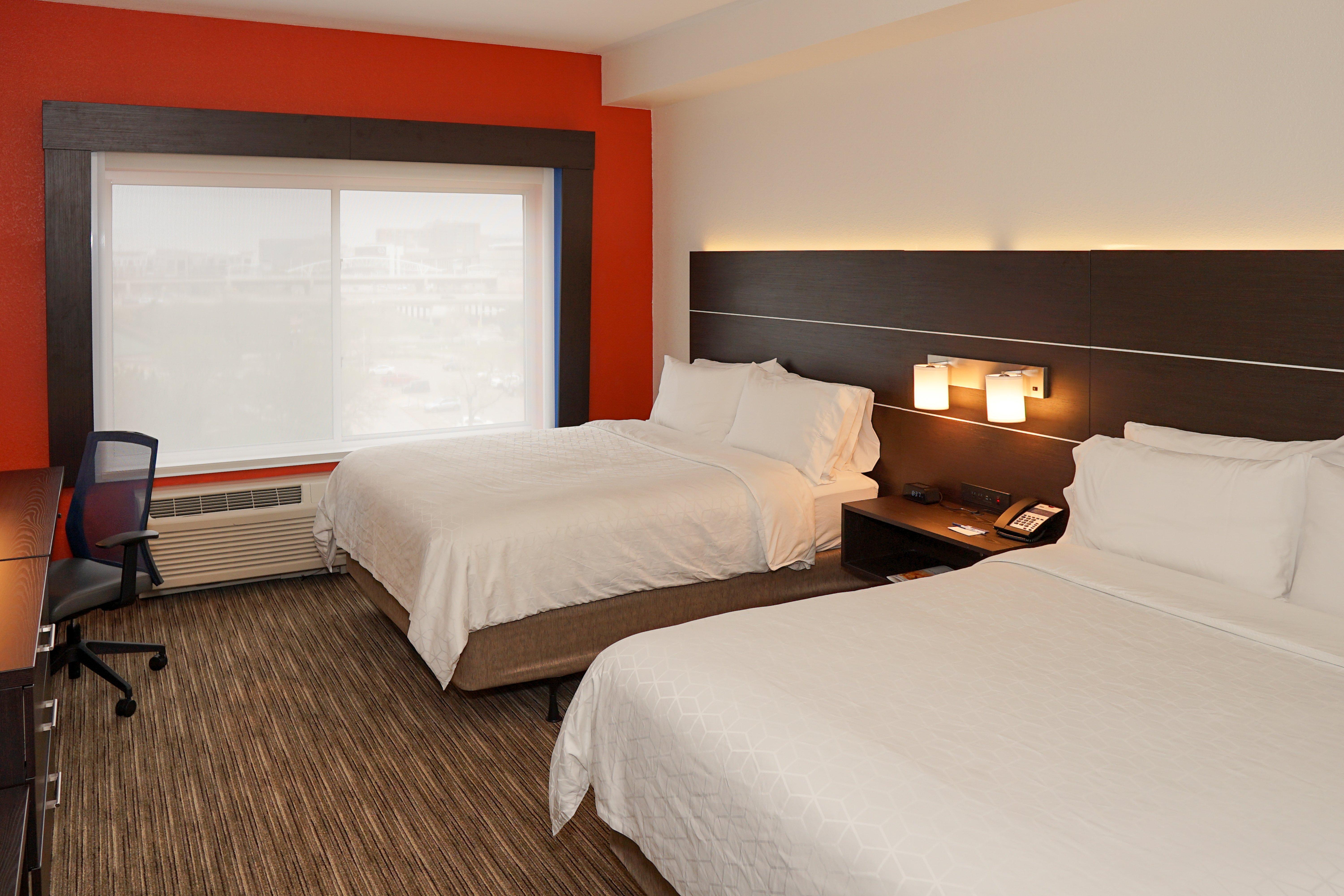 Holiday Inn Express & Suites - Aurora Medical Campus, An Ihg Hotel Exterior photo